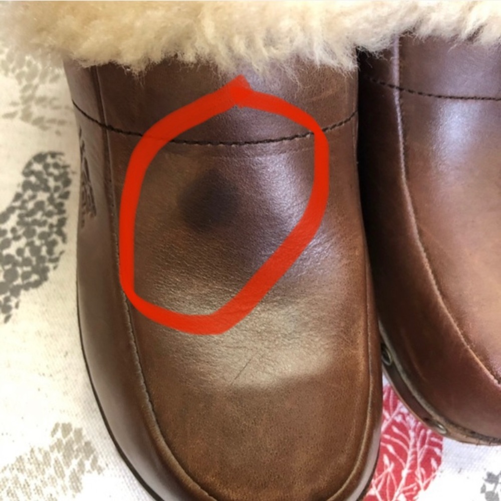 SH76 Great Ugg Slides w/Brass Studs - Picture 9 of 10